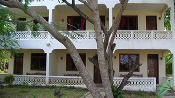 Hill Park Hotel - Tiwi Beach Eksteriør billede