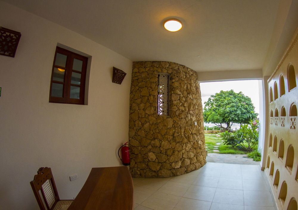 Hill Park Hotel - Tiwi Beach Eksteriør billede