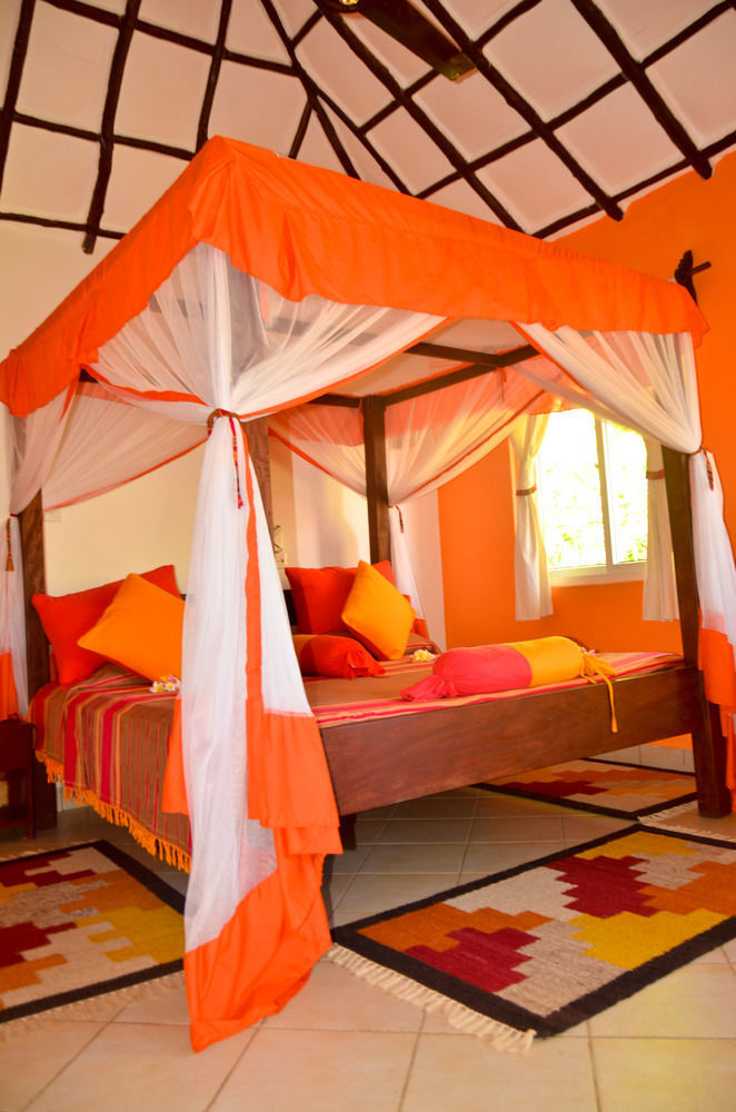 Hill Park Hotel - Tiwi Beach Eksteriør billede